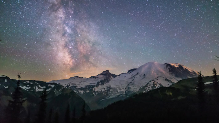 Washington - Rainier NP - The Stars and a Beautiful Mountain