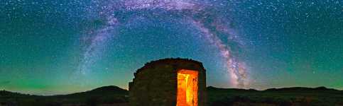 Nevada - Glowing Ruins Under the Milky Way - 360