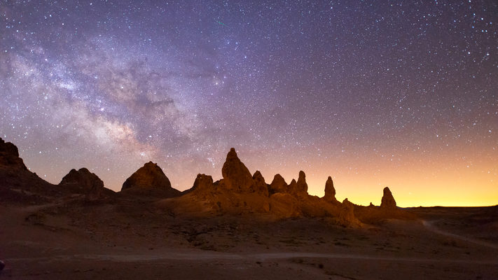 Trona Pinnacles as the Milky Way Rises Above - Timelapse